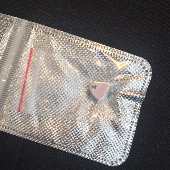 Enamel heart charm for bracelet or necklace - Picture 5 of 5